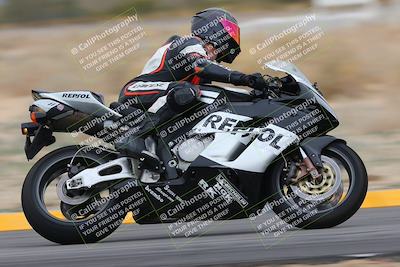 media/Jan-14-2023-SoCal Trackdays (Sat) [[497694156f]]/Turn 4 Set 2 (1030am)/